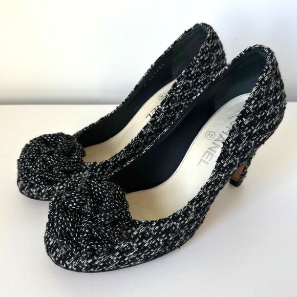 CHANEL Classic Tweed CC Camellia Flower Heel Pumps Black White IT 38.5 - Picture 10 of 10